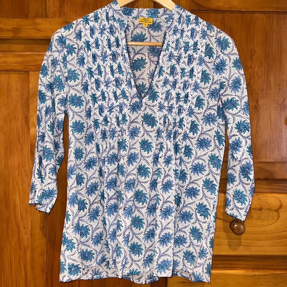 Roberta Roller Rabbit Blue and White Print Pullover V-Neck Blouse